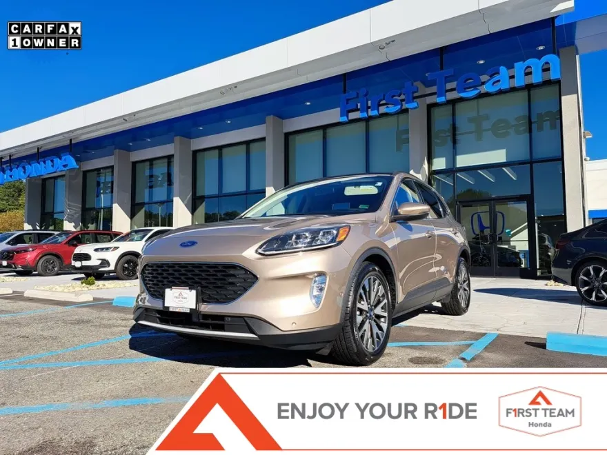2020 Ford Escape Titanium Hybrid photo 1