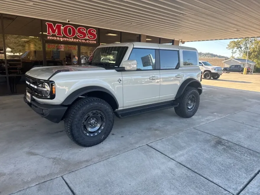2025 Ford Bronco Outer Banks photo 1