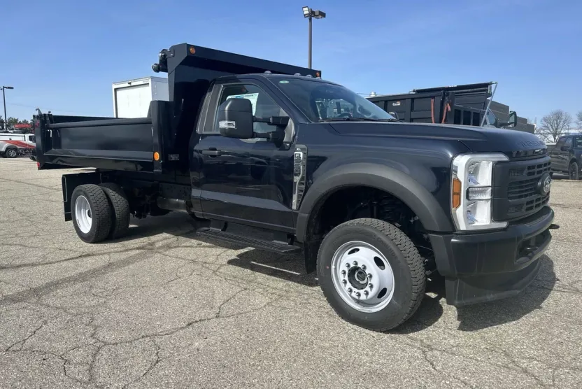 2024 Ford F-550 photo 1