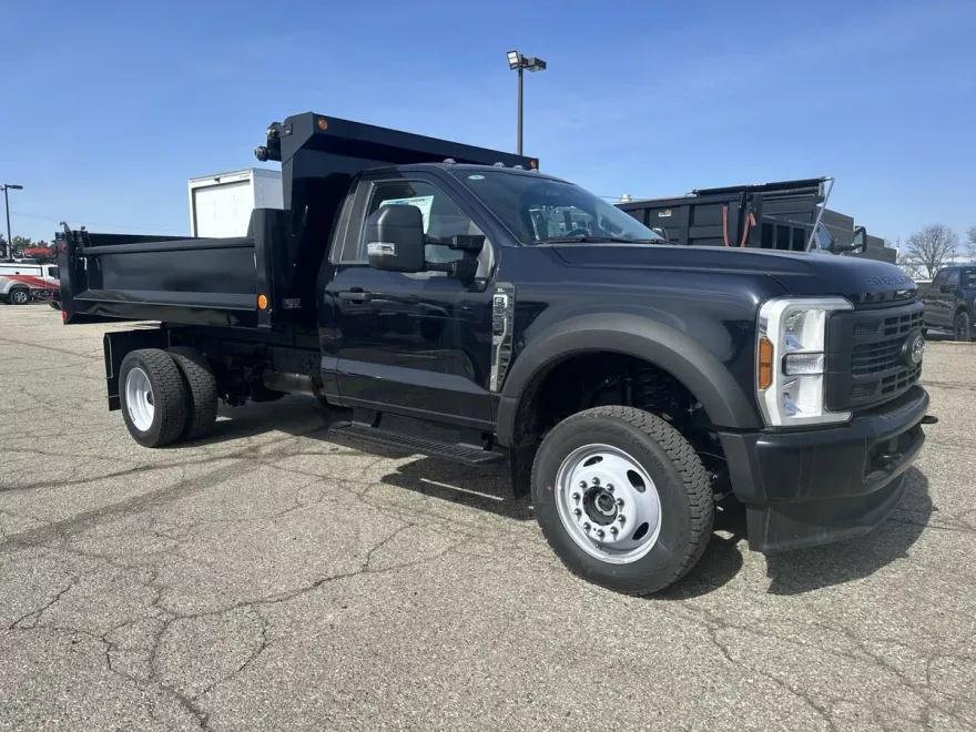 2024 Ford F-550 photo 1