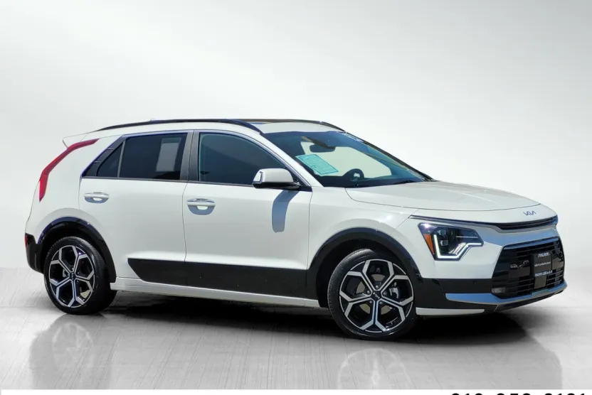 2024 Kia Niro Plug-In Hybrid SX Touring photo 1