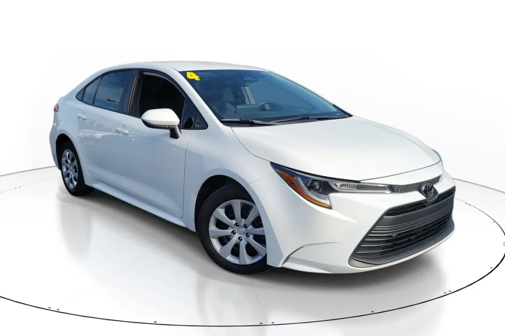 2024 Toyota Corolla LE photo 1