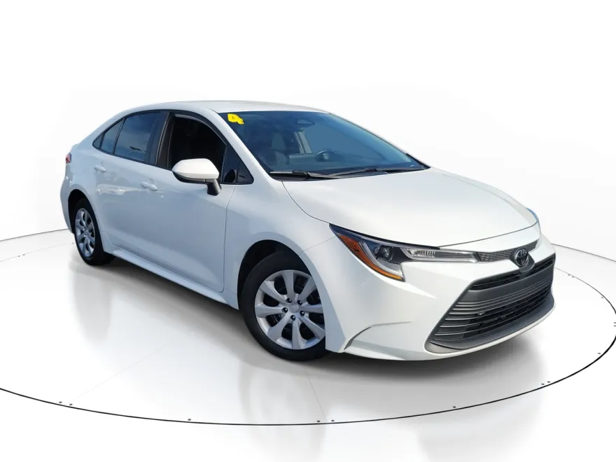 2024 Toyota Corolla LE photo 1