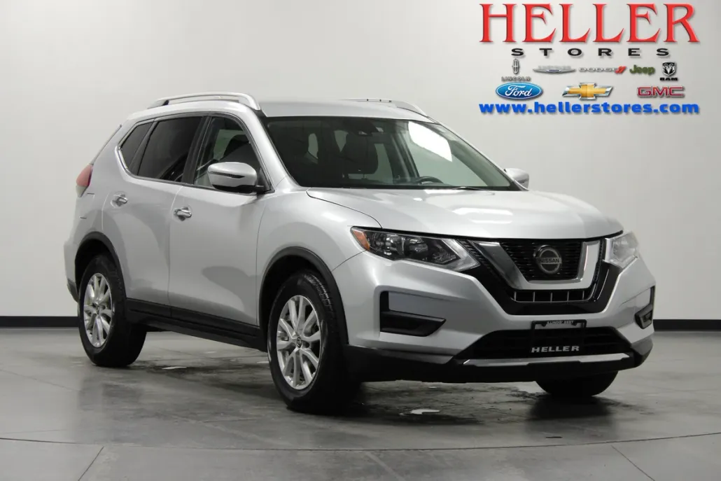 2020 Nissan Rogue SV photo 1