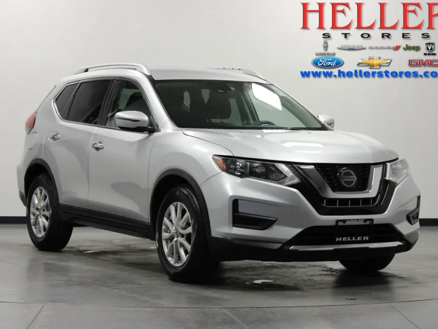 2020 Nissan Rogue SV photo 1