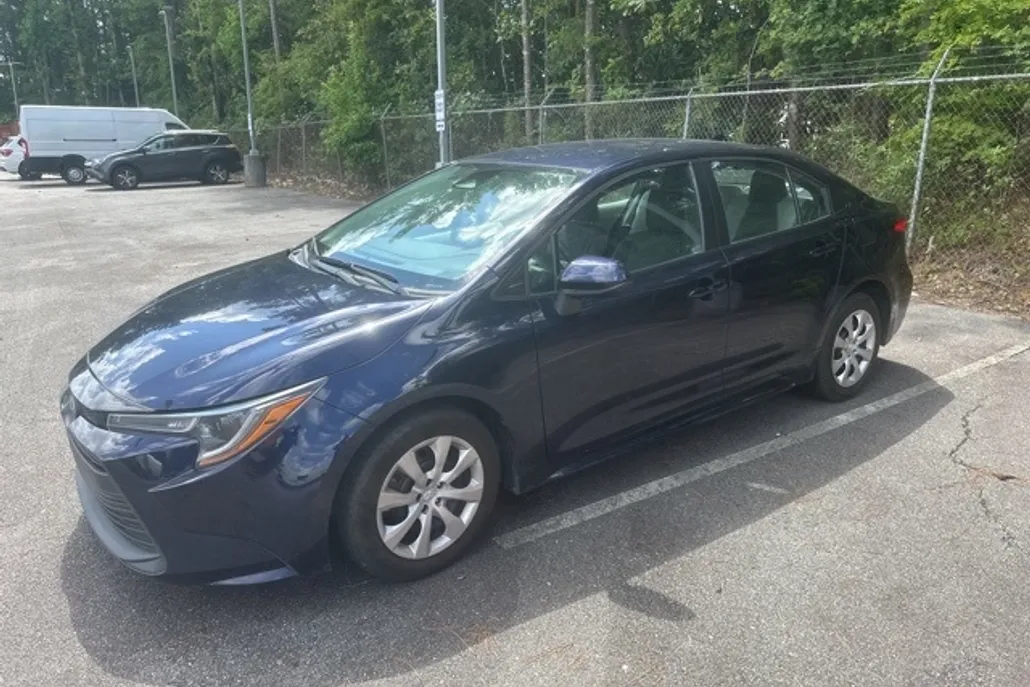 2023 Toyota Corolla LE photo 1