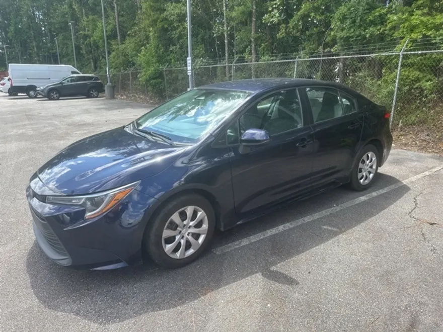 2023 Toyota Corolla LE photo 1