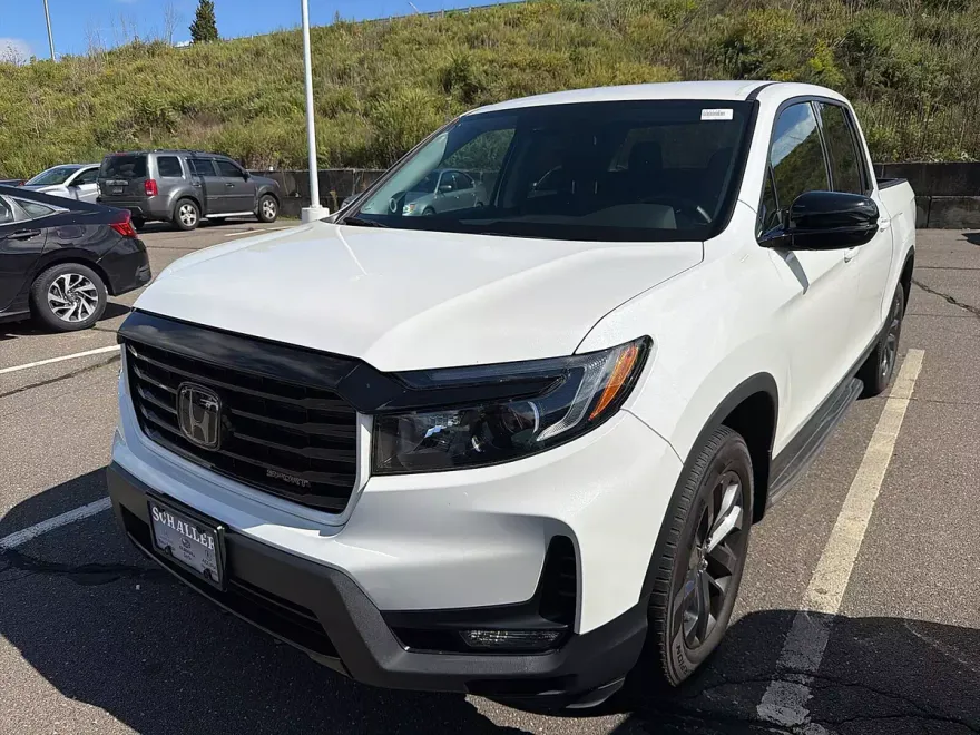 2022 Honda Ridgeline Sport photo 1