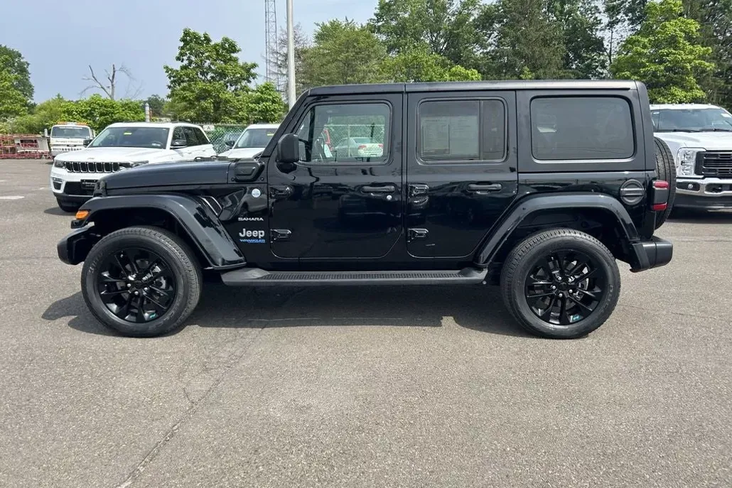 2022 Jeep Wrangler Unlimited Sahara 4xe photo 1