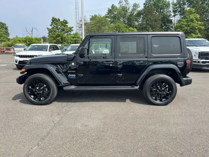 2022 Jeep Wrangler Unlimited Sahara 4xe photo 1