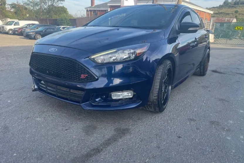 2017 Ford Focus ST photo 1