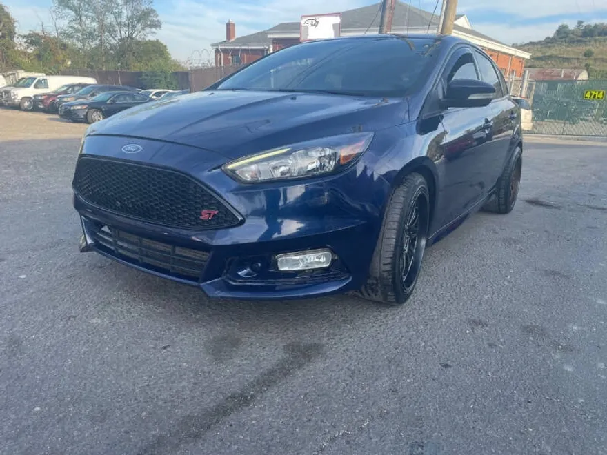 2017 Ford Focus ST photo 1