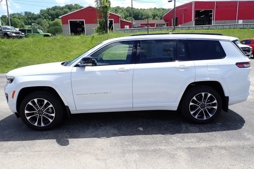 2025 Jeep Grand Cherokee Overland photo 1