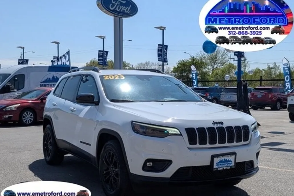 2023 Jeep Cherokee Altitude Lux photo 1