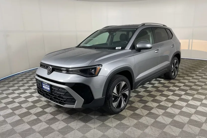 2025 Volkswagen Taos SE photo 1