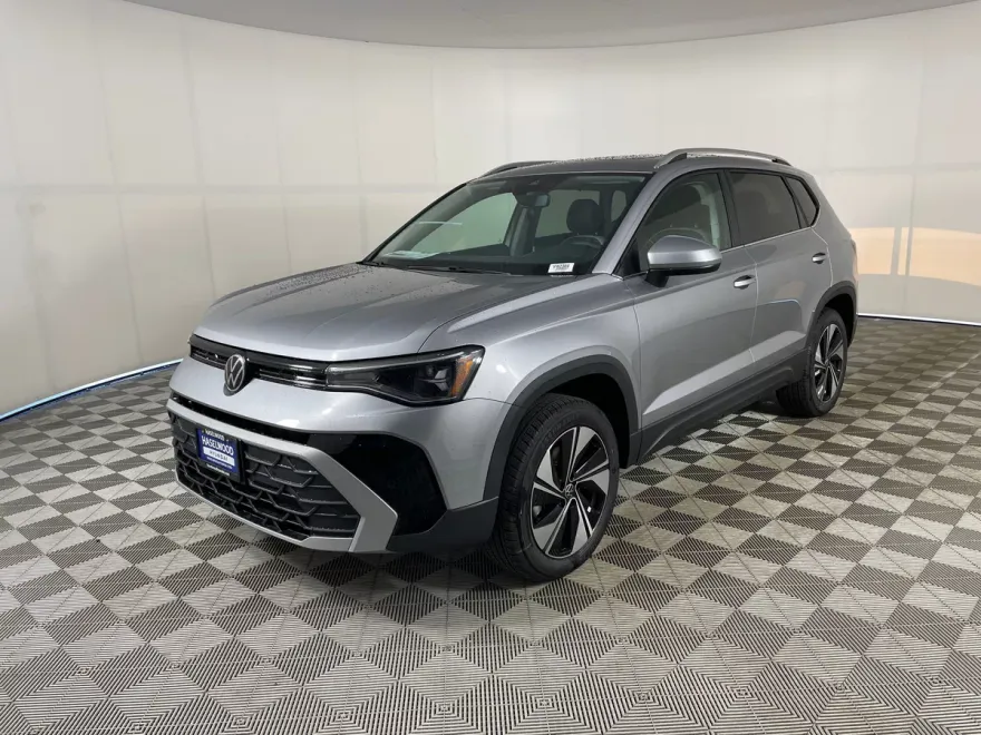 2025 Volkswagen Taos SE photo 1