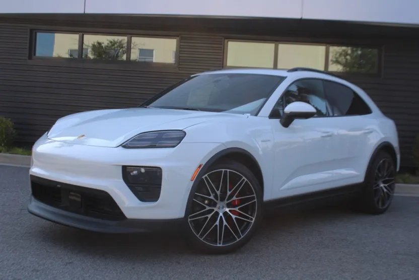 2025 Porsche Macan Electric photo 1