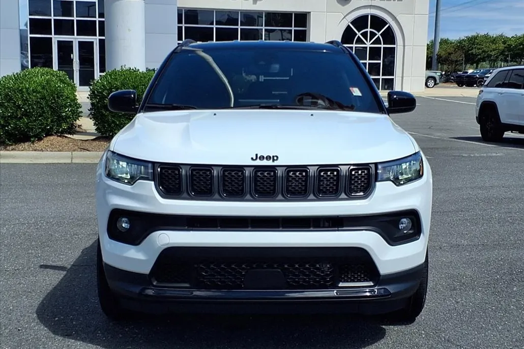 2023 Jeep Compass Altitude photo 1