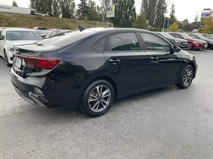 2023 Kia Forte LXS photo 1