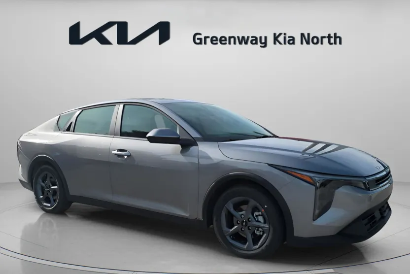 2025 Kia K4 LXS photo 1