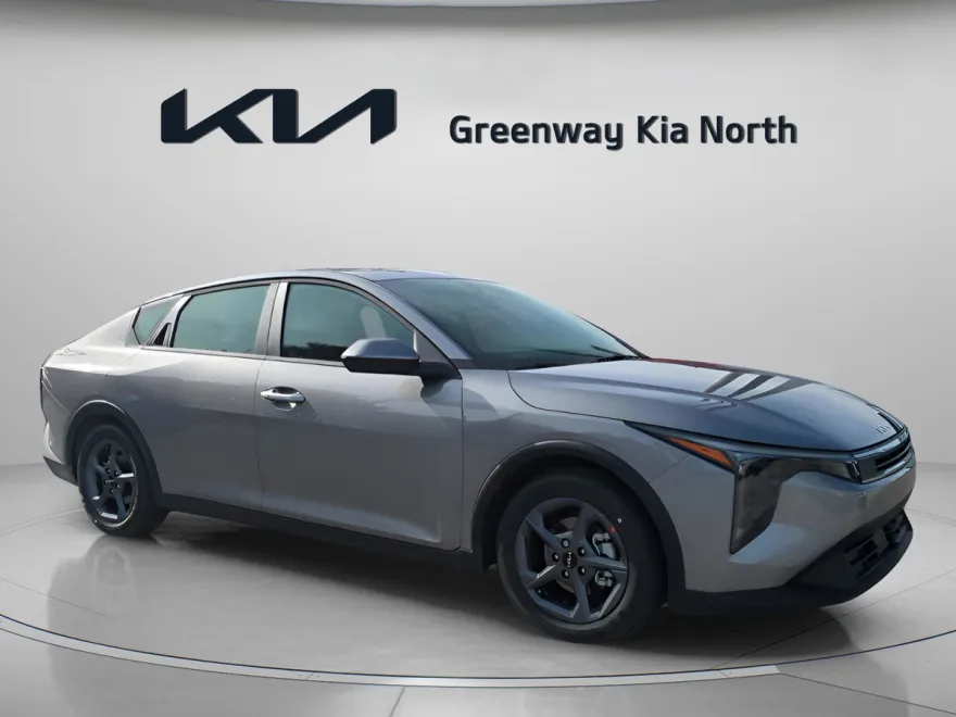 2025 Kia K4 LXS photo 1