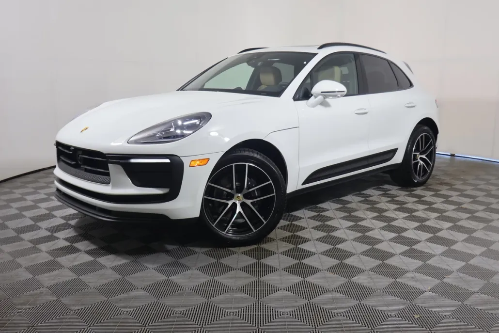 2025 Porsche Macan photo 1