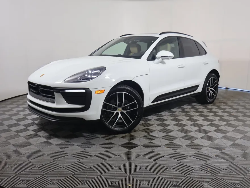 2025 Porsche Macan photo 1