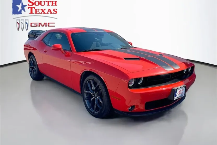 2023 Dodge Challenger SXT photo 1