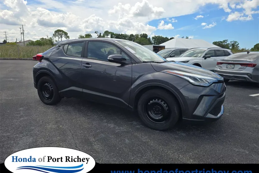 2020 Toyota C-HR LE photo 1