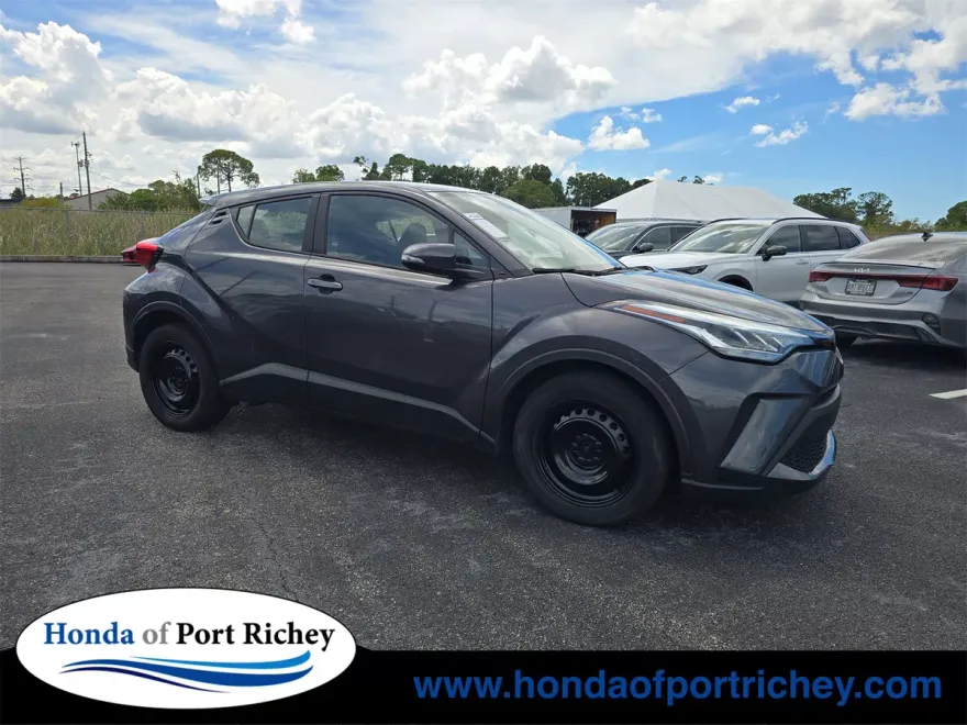 2020 Toyota C-HR LE photo 1