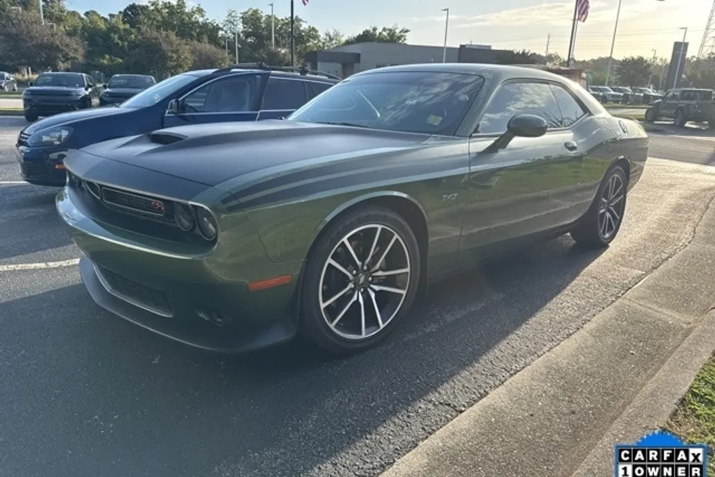 2023 Dodge Challenger R/T photo 1