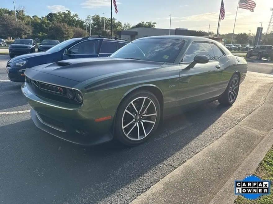 2023 Dodge Challenger R/T photo 1