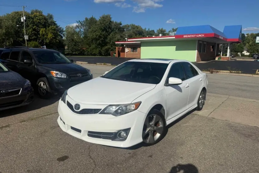 2013 Toyota Camry SE V6 photo 1