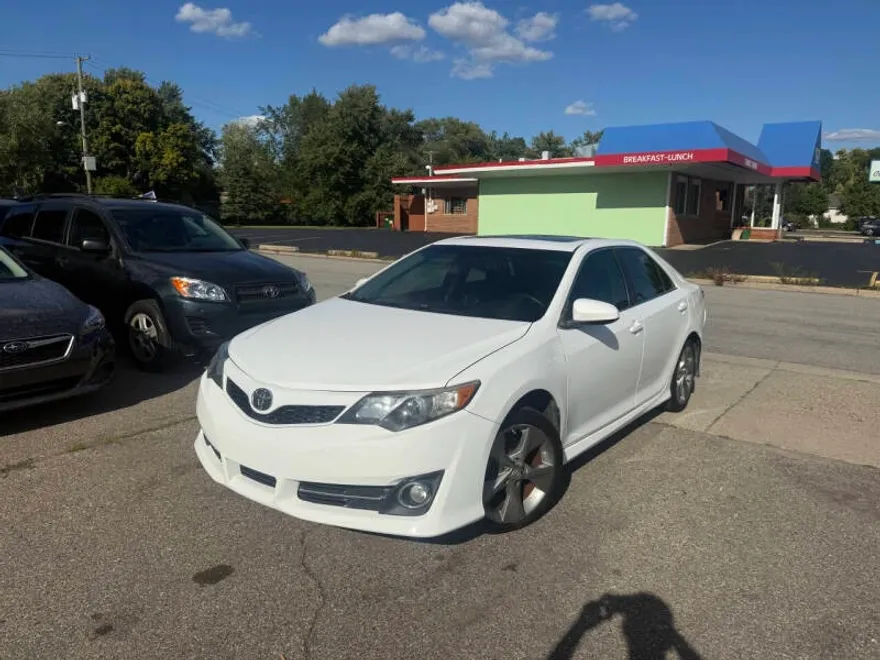 2013 Toyota Camry SE V6 photo 1