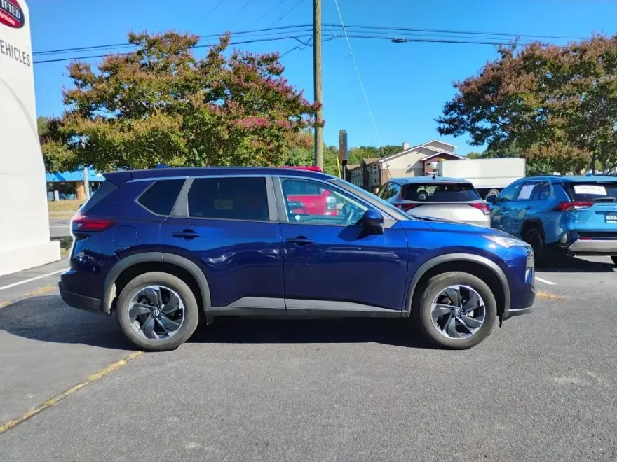 2024 Nissan Rogue SV photo 1
