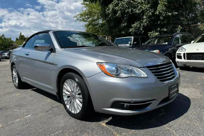 2013 Chrysler 200 Limited photo 1
