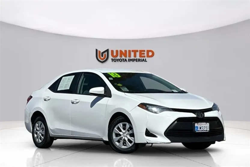 2019 Toyota Corolla L photo 1