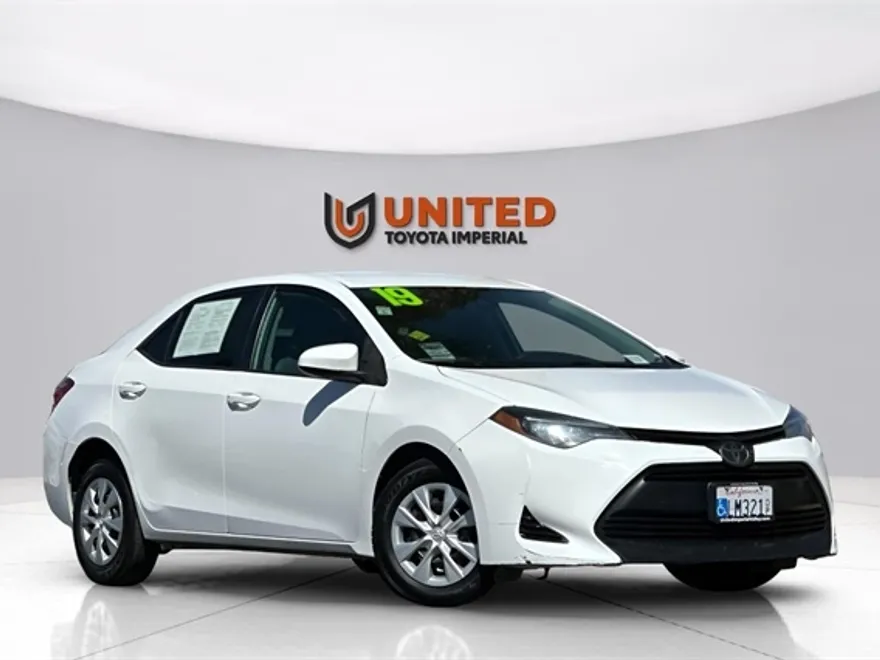 2019 Toyota Corolla L photo 1