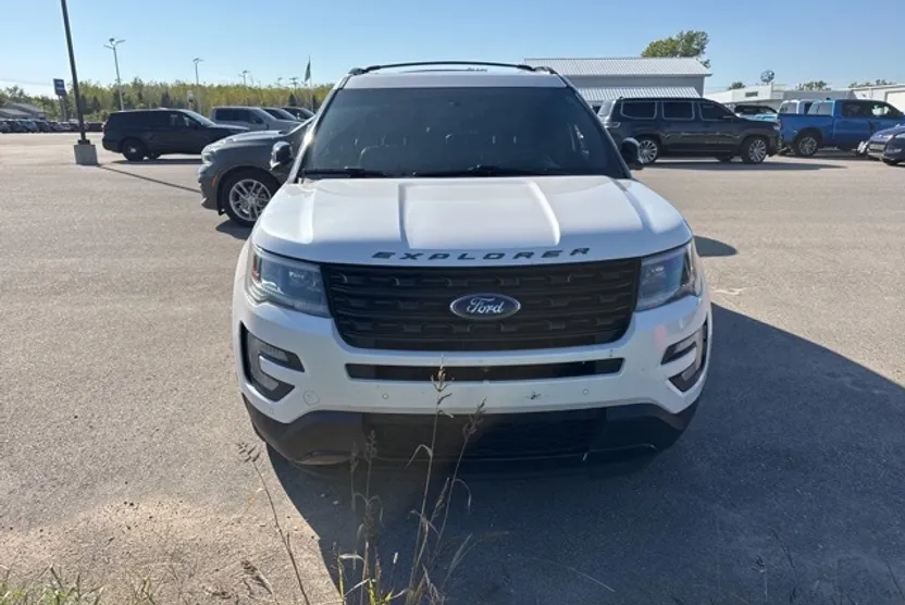 2017 Ford Explorer Sport photo 1