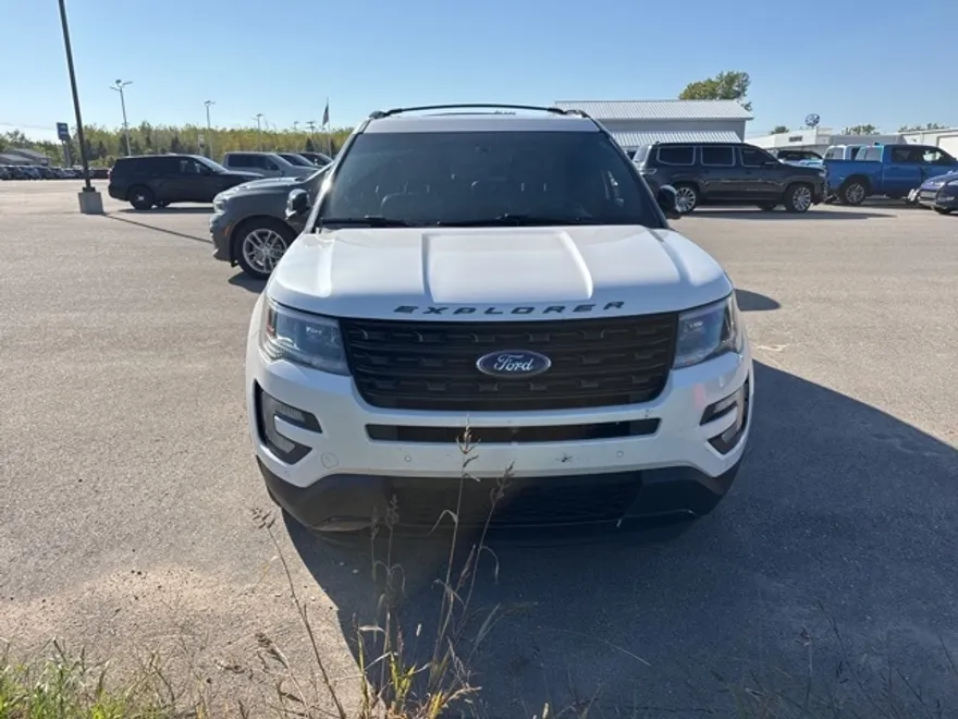 2017 Ford Explorer Sport photo 1