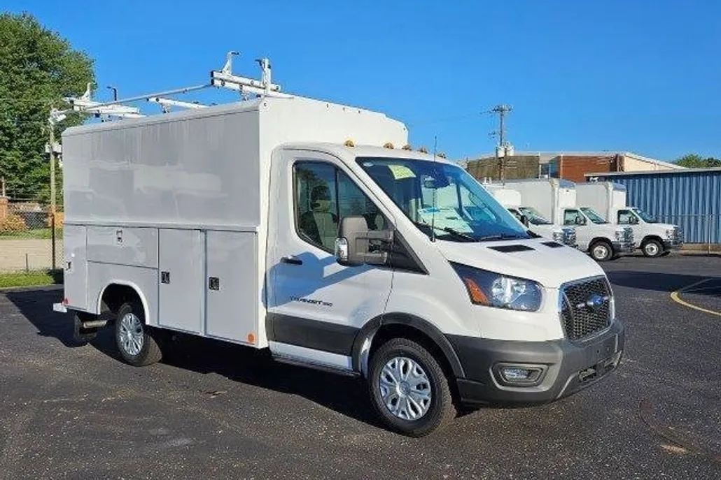 2024 Ford Transit Cutaway photo 1