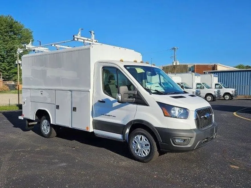 2024 Ford Transit Cutaway photo 1