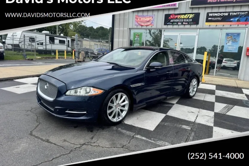 2013 Jaguar XJ Base photo 1