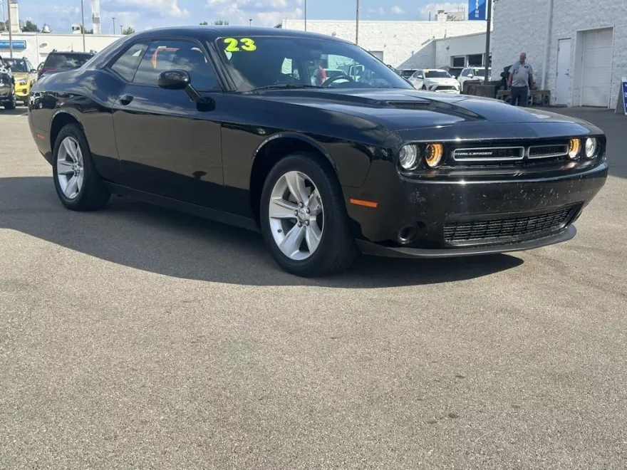 2023 Dodge Challenger SXT photo 1