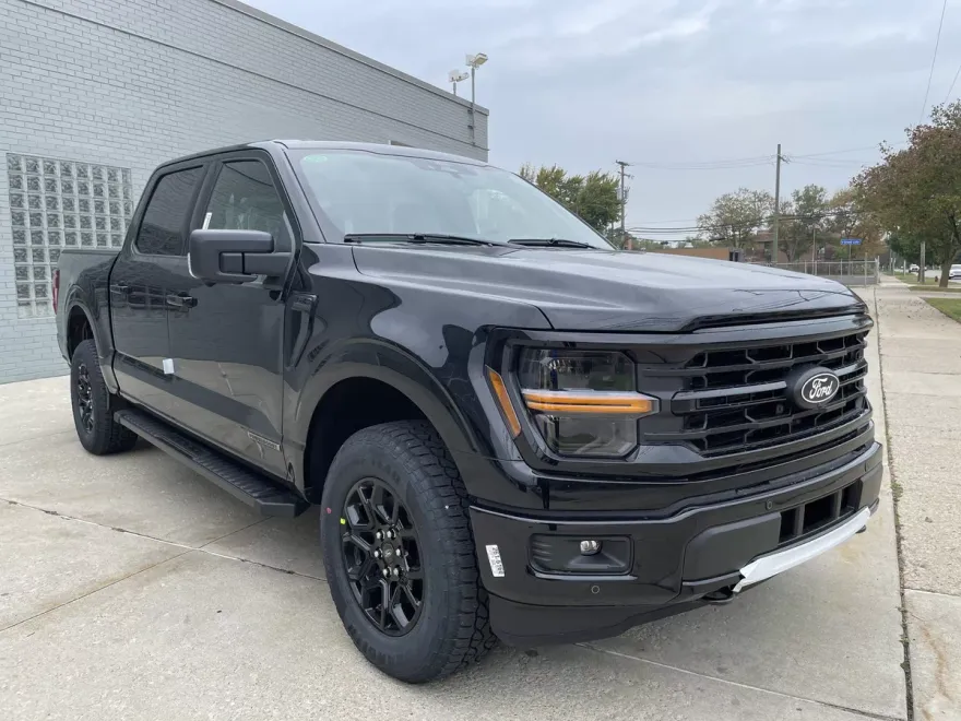 2025 Ford F-150 XLT photo 1