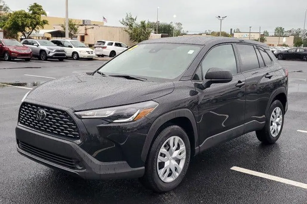 2022 Toyota Corolla Cross L photo 1