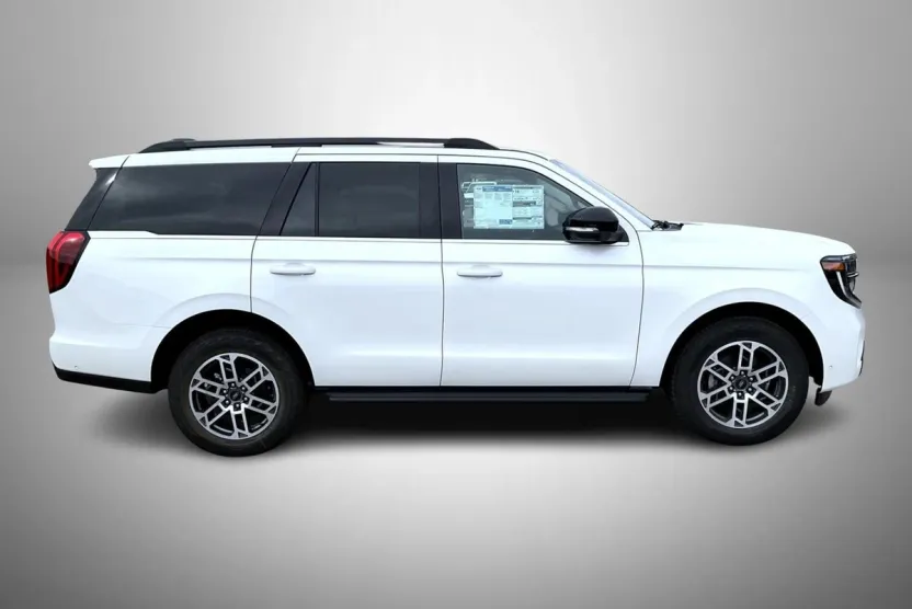 2025 Ford Expedition photo 1