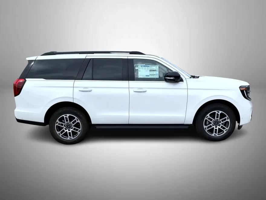 2025 Ford Expedition photo 1