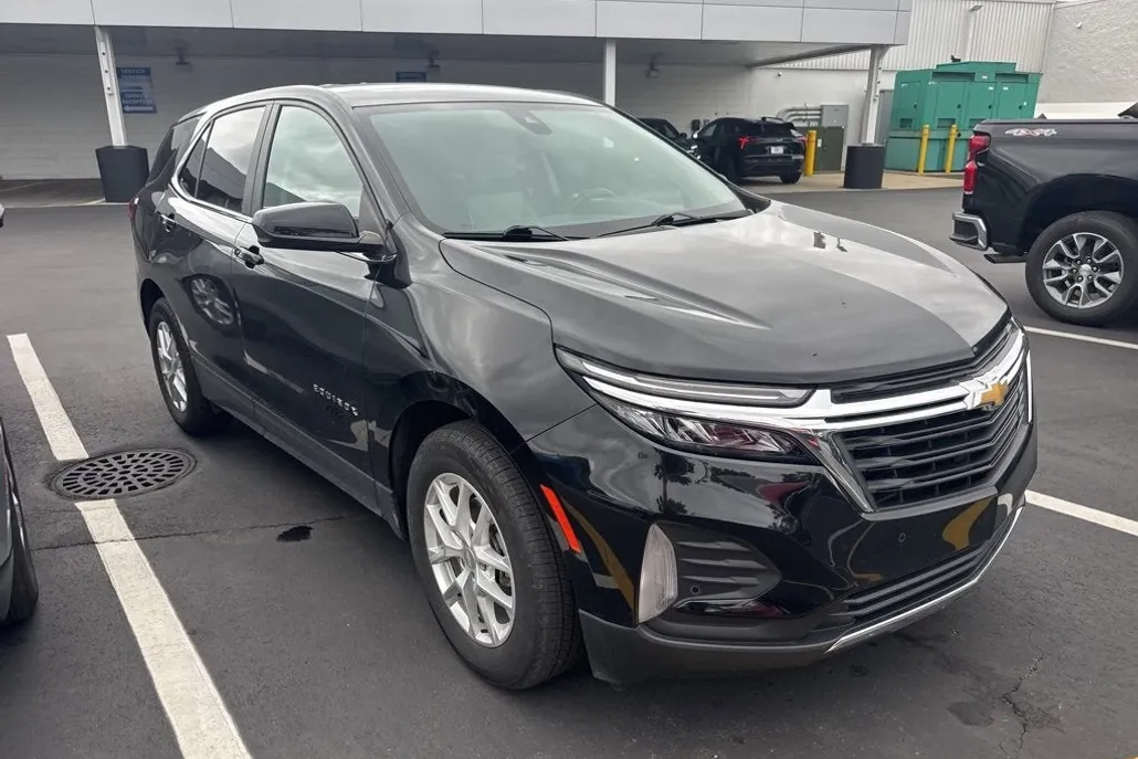 2023 Chevrolet Equinox LT photo 1