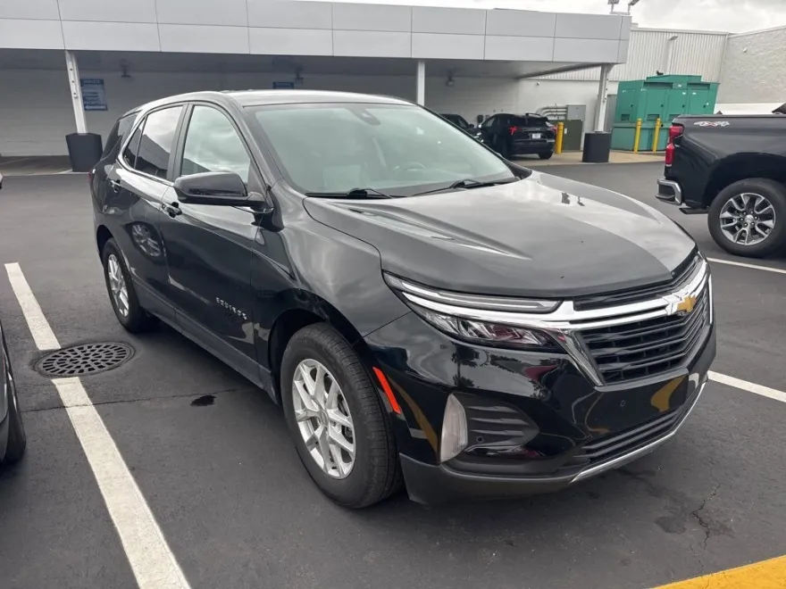 2023 Chevrolet Equinox LT photo 1